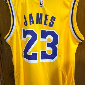 LAKERS YELLOW BASKETBALL JERSEY 23 SIZE M (40)