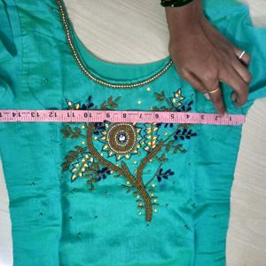 Rama Kurta & Blue Silk Dupatta