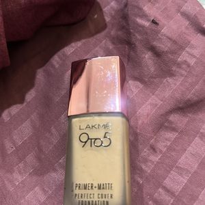 Lakme 9 to 5  Primer And matte Cover