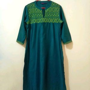 SHRISTI Embroidered Green Straight Kurti