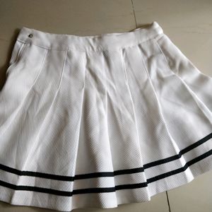 H&M Pleated Skirt 🎾