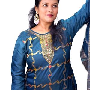 Kurti Set With Dupatta + Long Chandbali Earrings