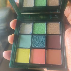 Huda Beauty Wild Python Eyeshadow Palette