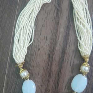 Multilayer Pearl Neckpiece