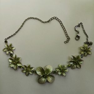 flower Design Necklace