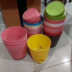 8 Peices gently used self-watering pot! Combo