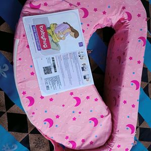 Babyhug Baby Feeding Pillow