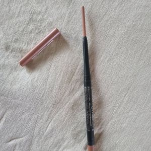 Essence Comfort Matte Lip Liner