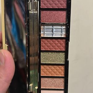 Makeup Revolution Soft Radiance Eyeshadow Pallete