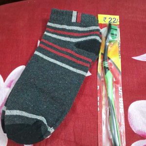 Combo  Of  Ankle  Length  Socks And Tooth  Brush