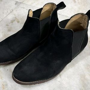 BLACK SUEDE CHELSEA BOOTS UK 7 (41)