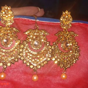 Mangtika And Earring Set