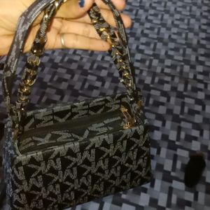 IMPORTED AND AUTHENTIC MICHEAL KORS HAND BAG