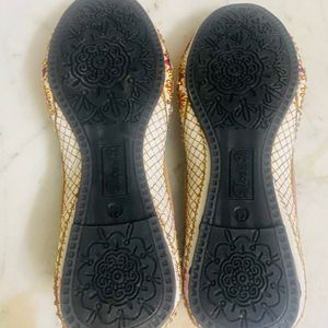 Punjabi juttis