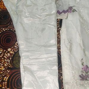 Pakistani Suit With Net Dupatta