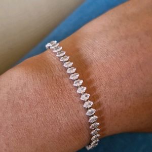 A Bright Diamonds Like Bracelet