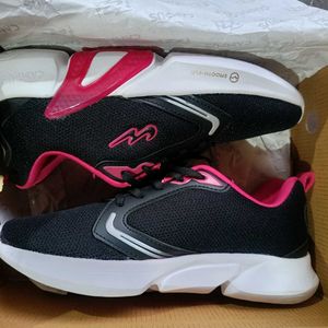 Low-Top Lace-Up Running Shoes