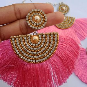 silk thread heavy earrings with maang tika