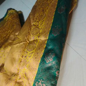 New Saree With Unstitched Blouse Piece