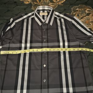 Authnetic burberry shirt L size