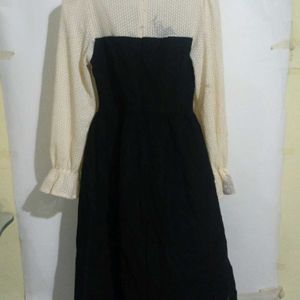 VERY PRETTY BLACK MIDI DRESS