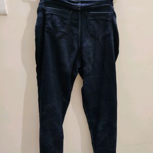 Black Color Skinny Jeans.