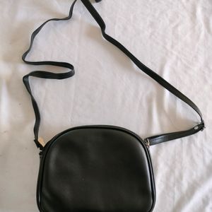 Part Wear Gilliter Black Slingbag