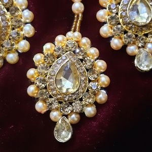 Kundan Necklace Set With Earing And Mangtika.