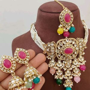 Necklace Set With Earrings And Tika