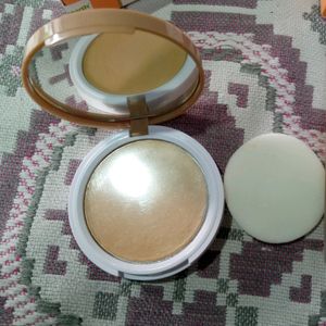 Mamaearth Glow Oil Control Compact With One Freebi