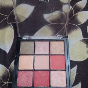 KISS BEAUTY EYESHADOW PALETTE