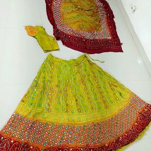 Bandhani Lehnga Choli (Woman)