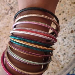 Multicolored  Metal bangles, which is in 2.6 size