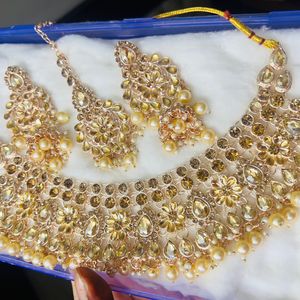 Kundan Set  With Earrings And Tika