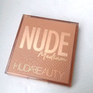 Huda Beauty Nude Medium Eyeshadow Pallete