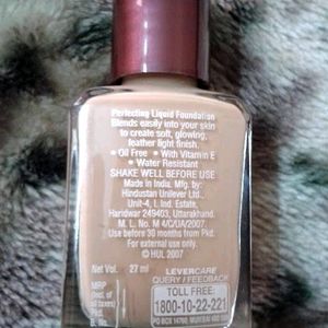 Lakme Perfecting Natural Shell Liquid Foundation