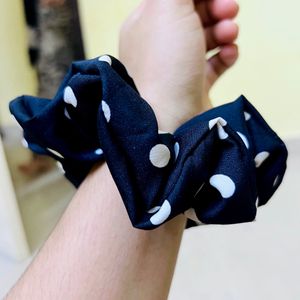 Combo Of Xl Scrunchies & Bow Clips