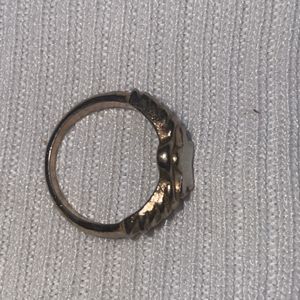 a white golden star ring