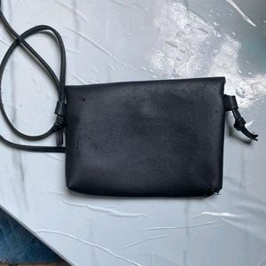 Black Slingbag