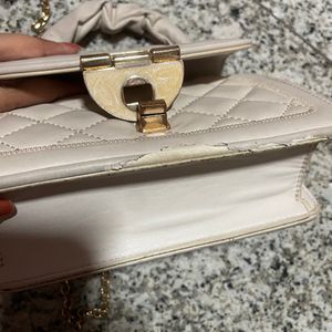 Beige/cream Coloured Handbag With Detachable Strap