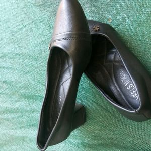 BLACK FORMAL HEEL.