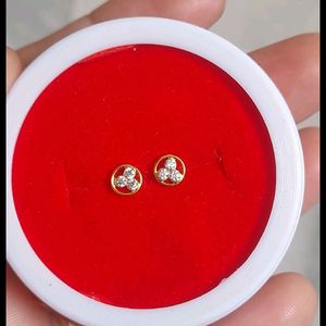 18crt Gold Studs