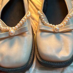 Vintage pearl Flat