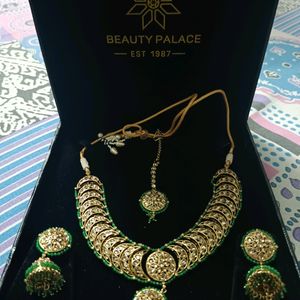 Green Necklace Set