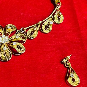 Artificial golden jewellery set