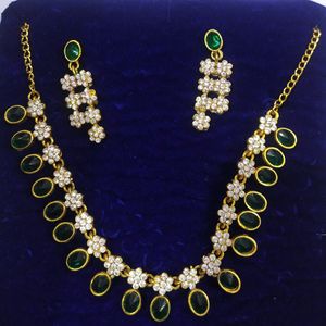 Emerald Ariane Victorian Jewellery Set