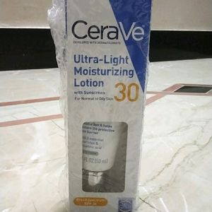 Ultra-Light Moisturizing Lotion With Sunscreen