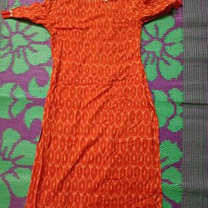 Women Taavi Kurti