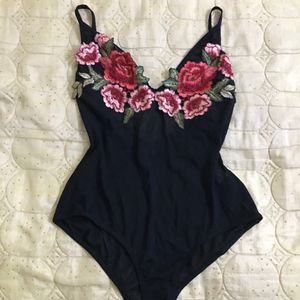 Stretchy Bodysuit With Embroideries Bus 32-34