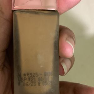 Lakme 9 to 5 Foundation( Warm Beige)